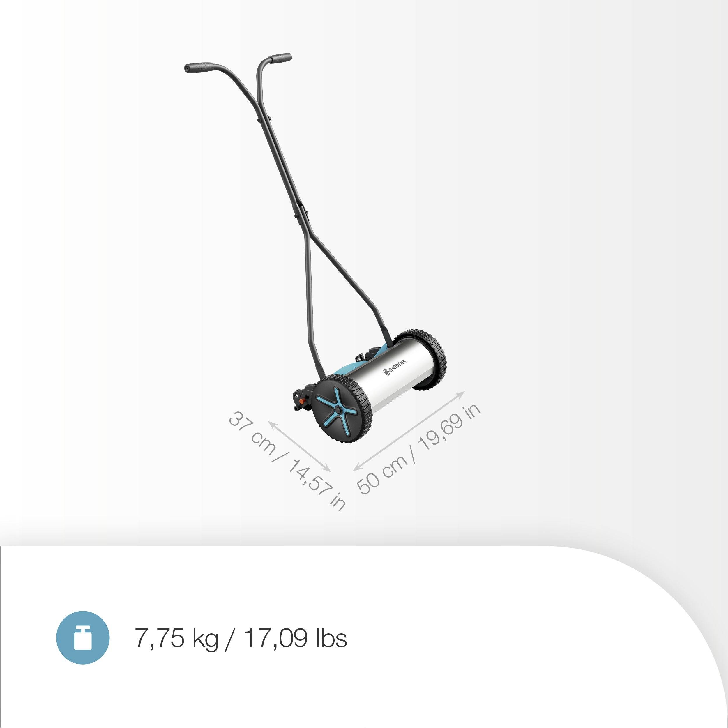 Ročna potisna kosilnica z označenimi dimenzijami: višina 37 cm (14,57 palca), širina 50 cm (19,69 palca). Teža: 7,75 kg (17,09 funtov).