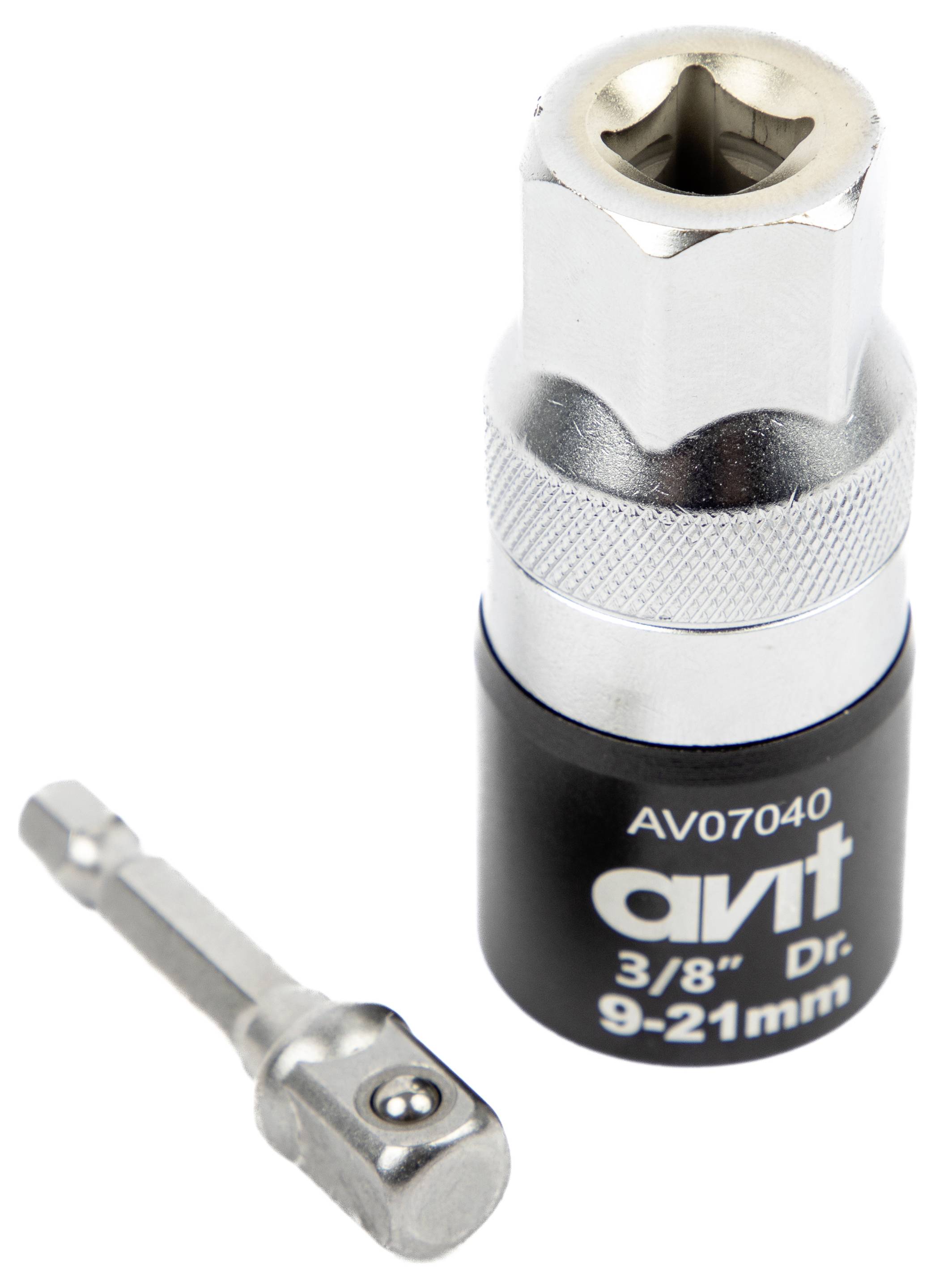 Vtičnica za adapter z napisom 'AV07040, 3/8" pogon 9-21mm', namenjena za pretvarjanje velikosti pogonov orodja. Vključuje podaljšek za vtičnico.
