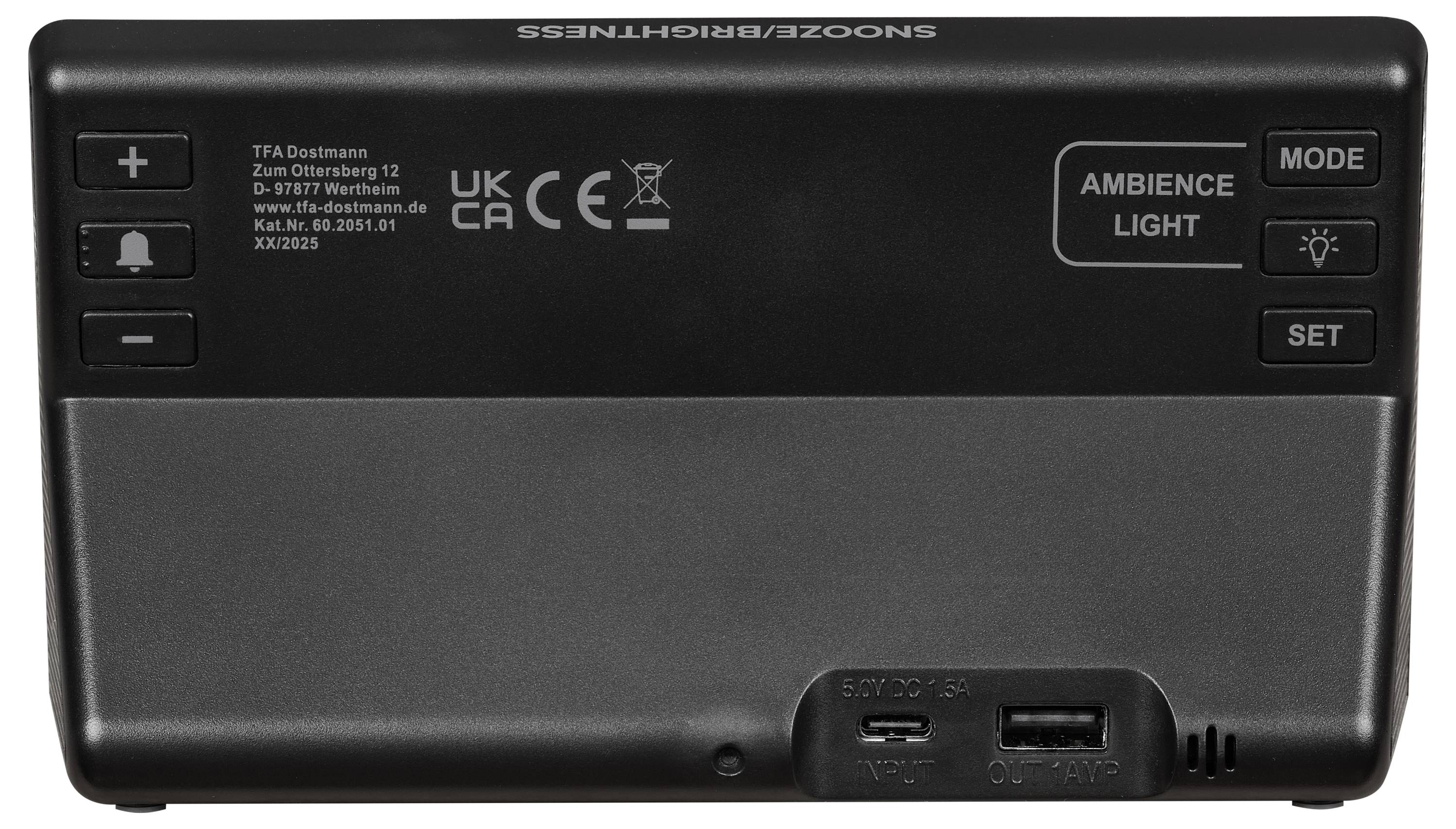 Pogled od zadaj na budilko z gumbi za snooze, način, svetlobo ambience in nastavitev, prikazuje vhod za napajanje in podatke proizvajalca.