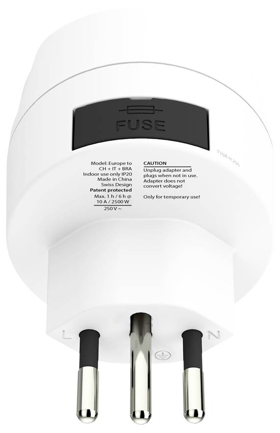 Beli električni adapter za vtičnico s tremi okroglimi količki in črno nalepko z napisom »VAROVALKA«. Besedilo z opozorilom in tehnične specifikacije.