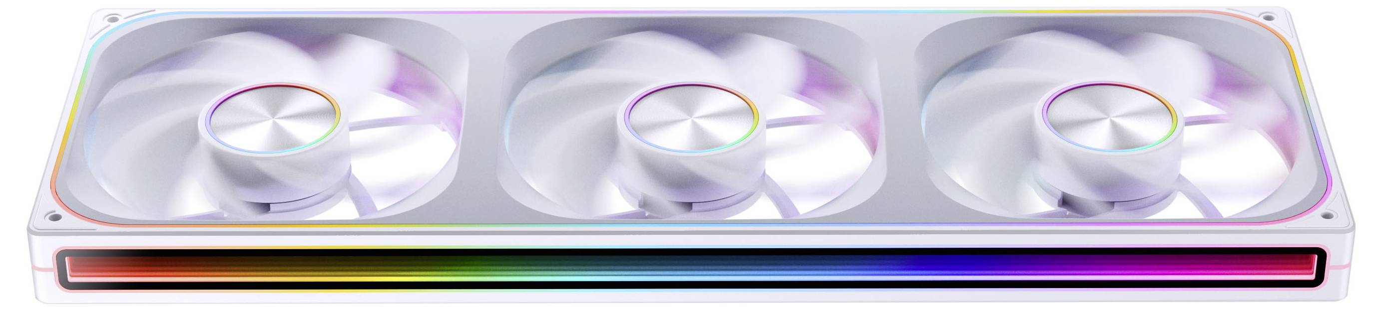 Bel sistem za hlajenje računalnika z tremi ventilatorji in RGB osvetlitvijo na okviru.