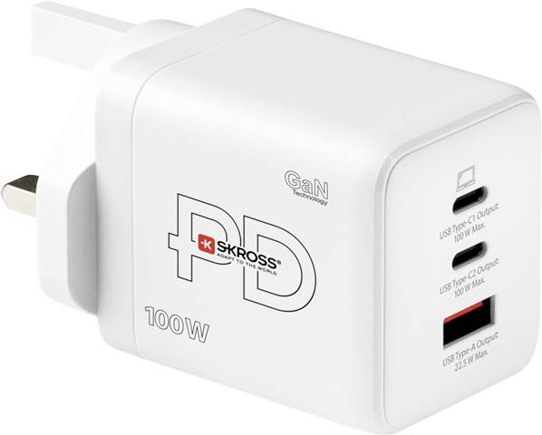 Bel polnilnik USB s številnimi vrati in znamko "SKROSS", namenjen učinkovitemu polnjenju, s tehničnimi specifikacijami na strani.