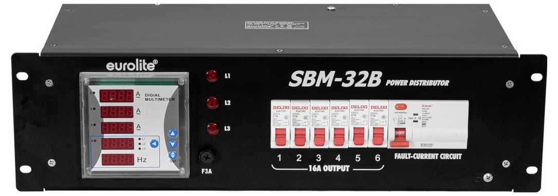 'Eurolite SBM-32B Razdelilnik Moči' s prikazom napetosti, opozorilnimi lučkami in odklopniki vezij označeni od 1 do 6 za izhod.