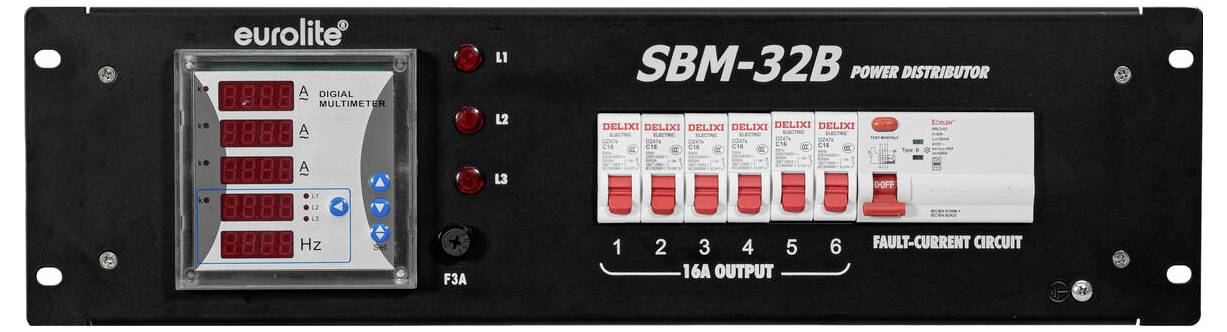 'SBM-32B Razdelilnik moči' z zaslonom digitalnega multimetra, več stikalih za nadzor tokokrogov in indikatorji LED.