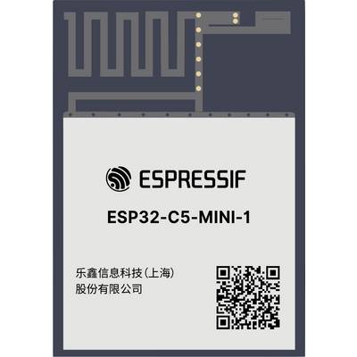 Slika modula 'ESP32-C5-MINI-1' podjetja Espressif. Ima zasnovo brezžične antene in QR kodo na dnu za podrobnosti podjetja.