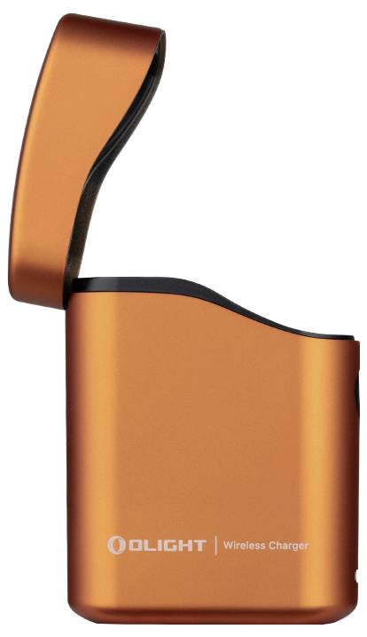 Oranžni brezžični polnilnik Olight z dvigljivo pokrovko, ki prikazuje eleganten in kompakten dizajn, primeren za enostavno prenosljivost.