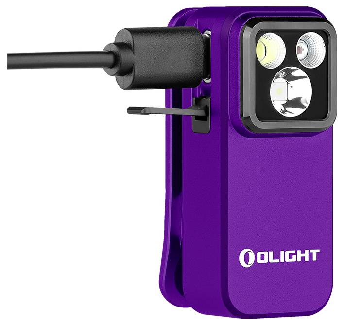 Prikazan je vijoličast Olight svetilnik z dvojnimi LED diodami in kablom za polnjenje prek USB-a. Ima gumb za vklop/izklop na strani.
