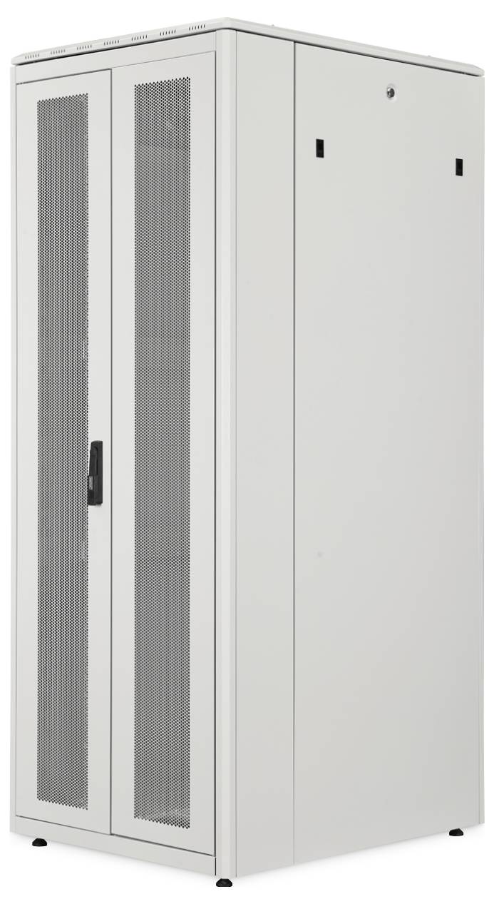 Visok, bel stojni ommar za strežnike s perforiranimi dvojnimi vrati za prezračevanje, primeren za organizacijo in namestitev omrežne opreme.