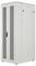 Visok, bel stojni ommar za strežnike s perforiranimi dvojnimi vrati za prezračevanje, primeren za organizacijo in namestitev omrežne opreme.