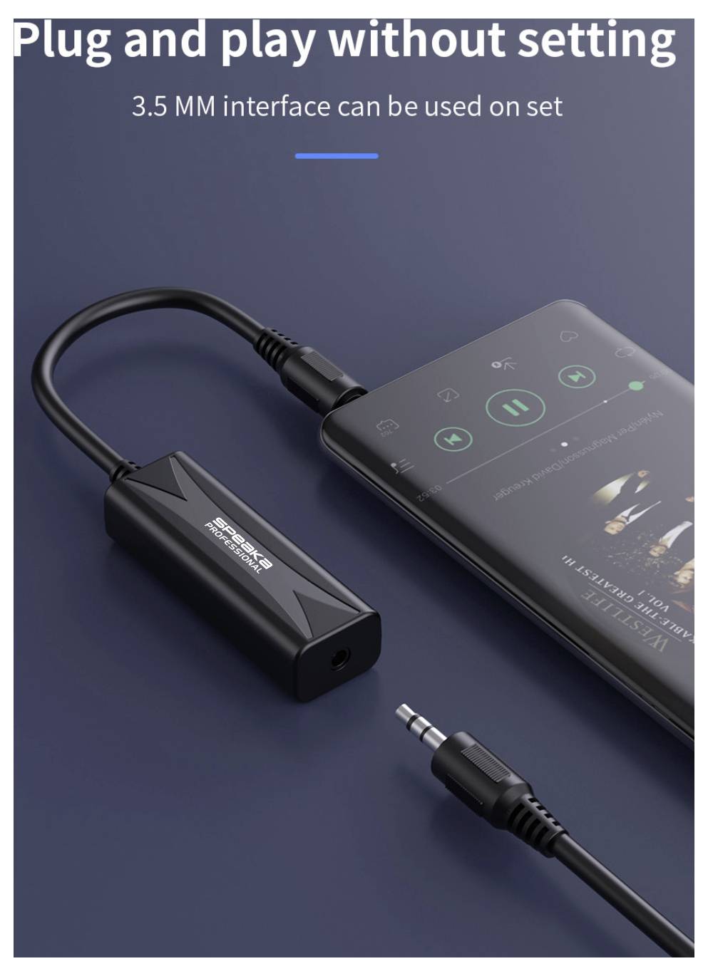 Promocijska slika 3,5 mm vtič-in-igraj avdio adapterja priklopljenega na pametni telefon, s tekstom »Vtič in igraj brez nastavitve« in »3,5 MM vmesnik se lahko uporablja na snemanju«.