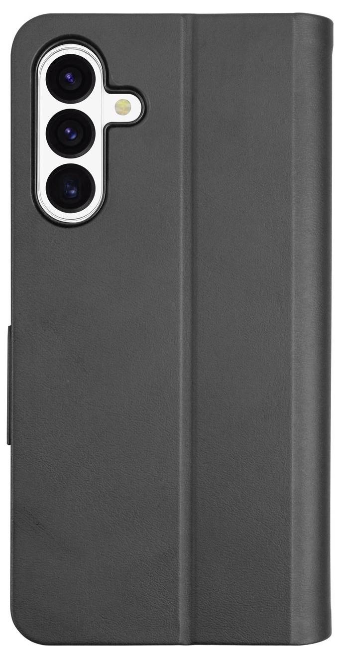 Črna futrola za pametni telefon, prikazana od zadaj, z dvignjenim izrezom za trojno kamero in odprtino za bliskavico.