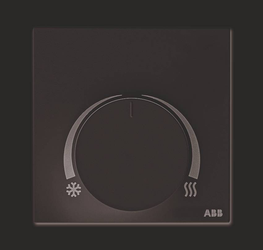 Črni termostat ABB s krožnim krmilnikom temperature, ikono snežinka za hlajenje in valovitimi črtami za ogrevanje.