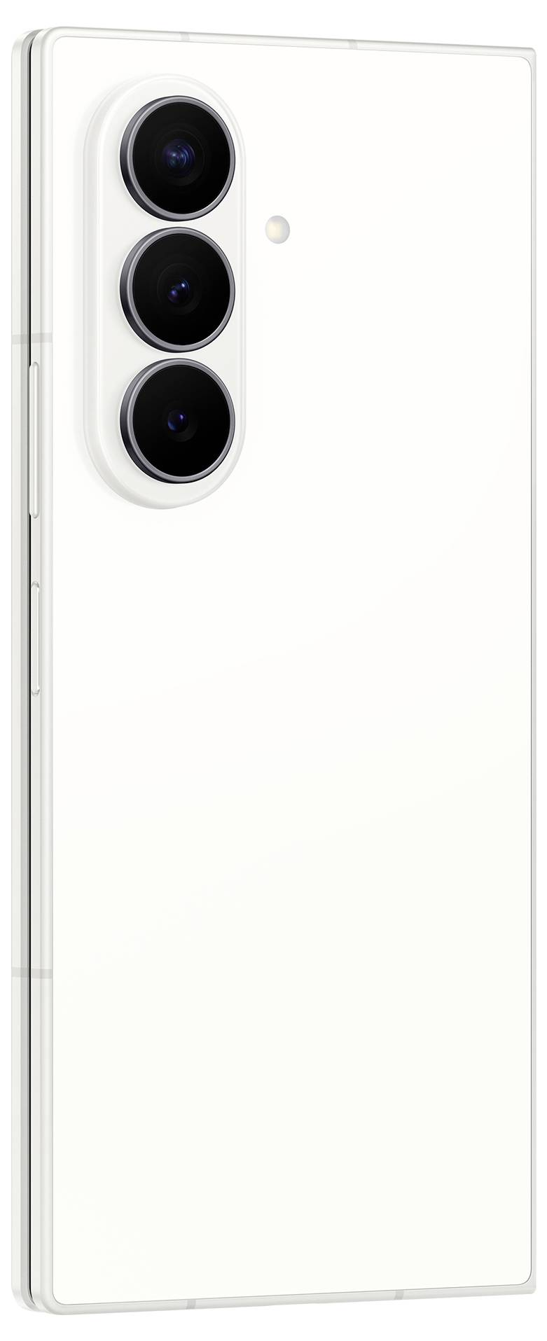 Hrbtna stran belega pametnega telefona v slogu Samsung-a s tremi navpično poravnanimi kamerami in majhnim bliskavičem.