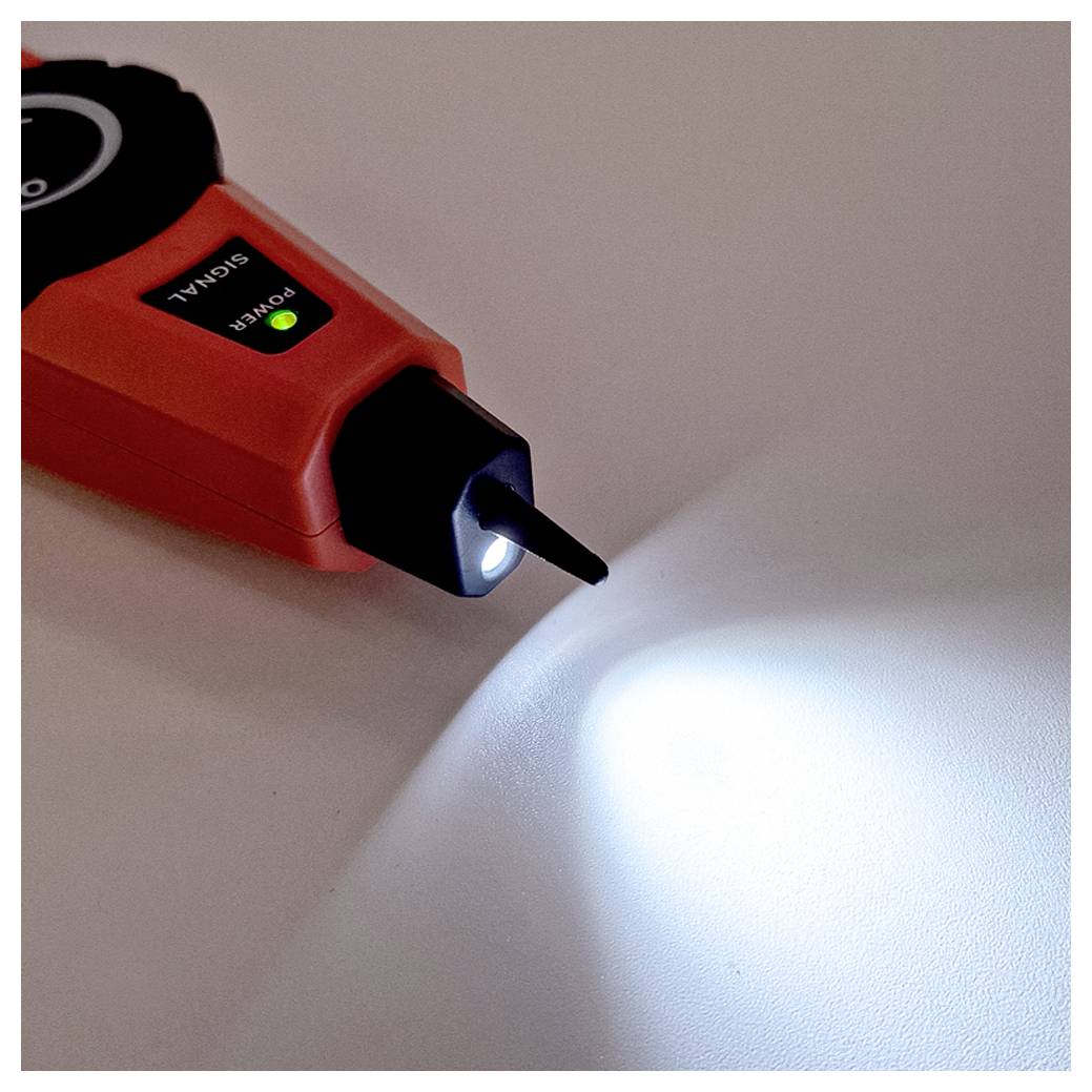 Rdeče ročno orodje z močjo laserja, ki oddaja svetel žarek na površino in prikazuje prižgan indikator moči.