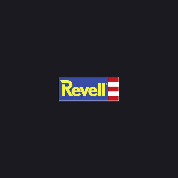 Logotip Revell v rumeni barvi na modrem pravokotniku z rdečo-belimi črtami na desni strani, centriran na temnem ozadju.