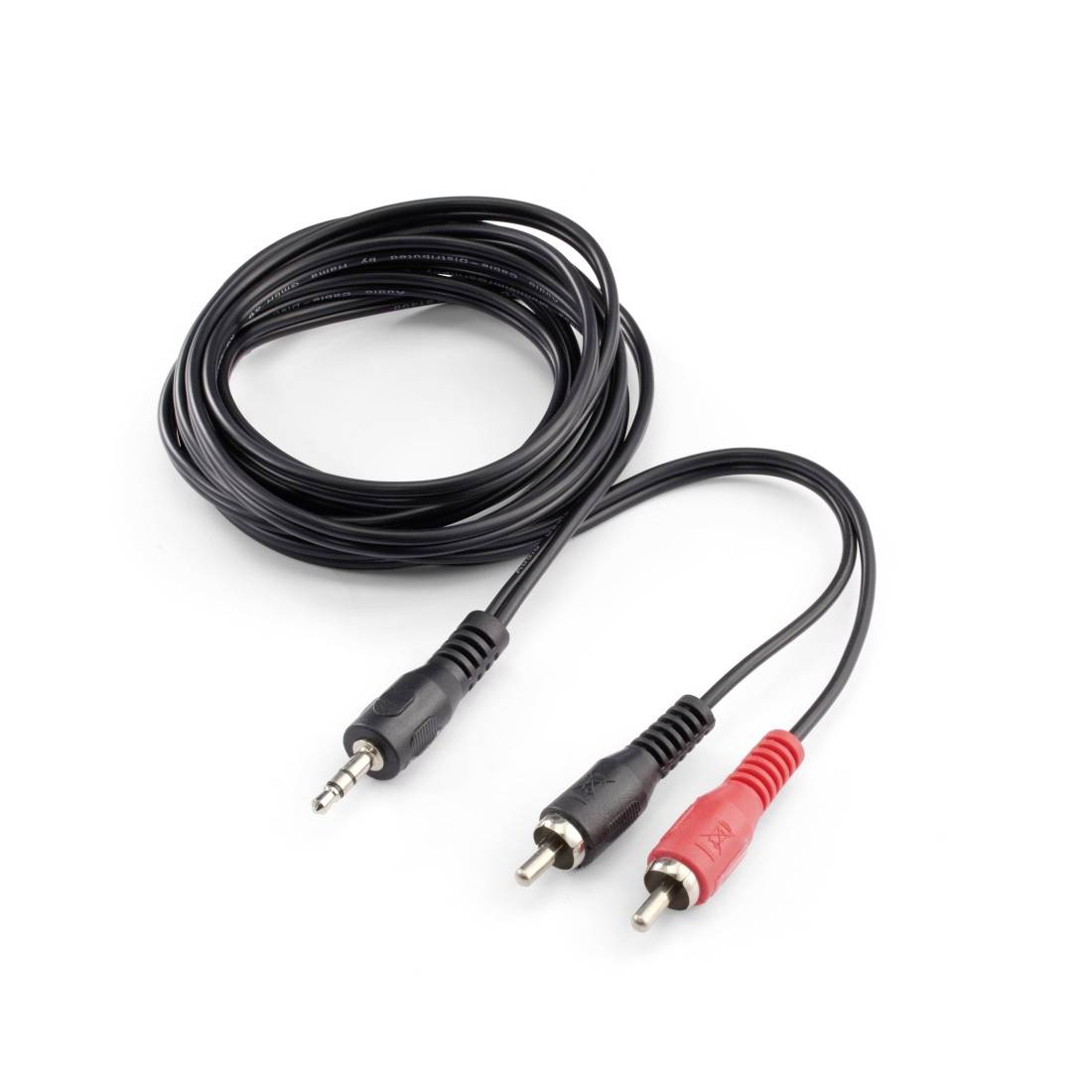 Kabel za stereo avdio s 3,5 mm priključkom, ena moška vtičnica in dve RCA priklučnici, rdeča in bela, zvita na belem ozadju