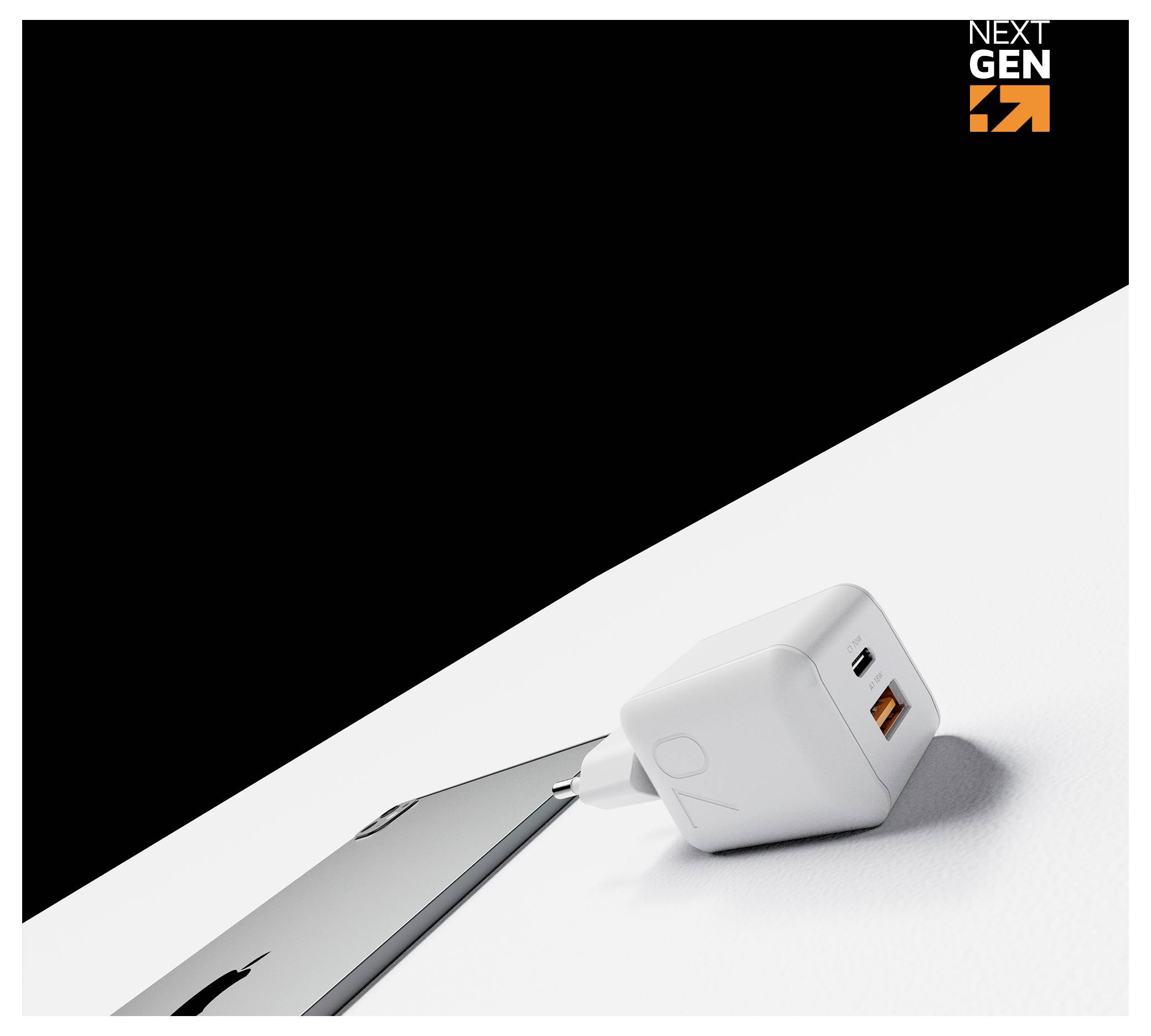 Bel kockast polnilnik USB, priključen v pametni telefon, z logotipom »NEXT GEN« v zgornjem desnem kotu na črno-beli promocijski ozadju.