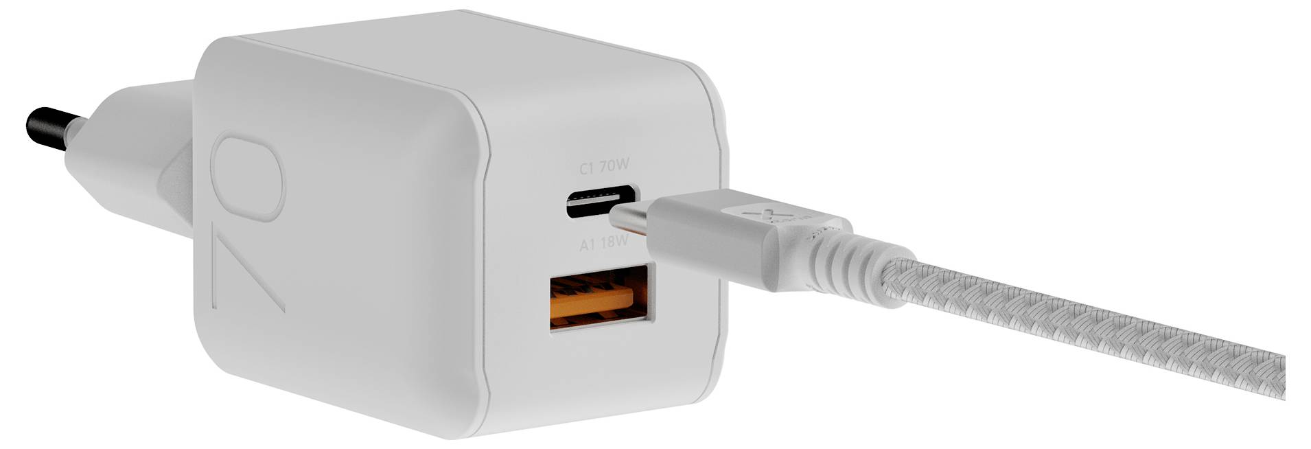 Beli napajalnik z dvema vrati USB, ena zasedena s kablom za polnjenje in druga vidna priključka.