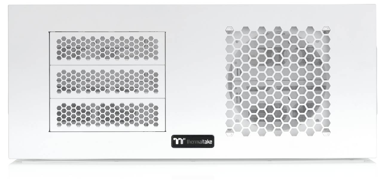 Bela računalniška ohišja Thermaltake s sprednjim panelom s tremi prezračevanimi šesterokotnimi mrežastimi deli na levi in enim velikim perforiranim prezračevalnim odvodom v obliki plodu čebel na desni.