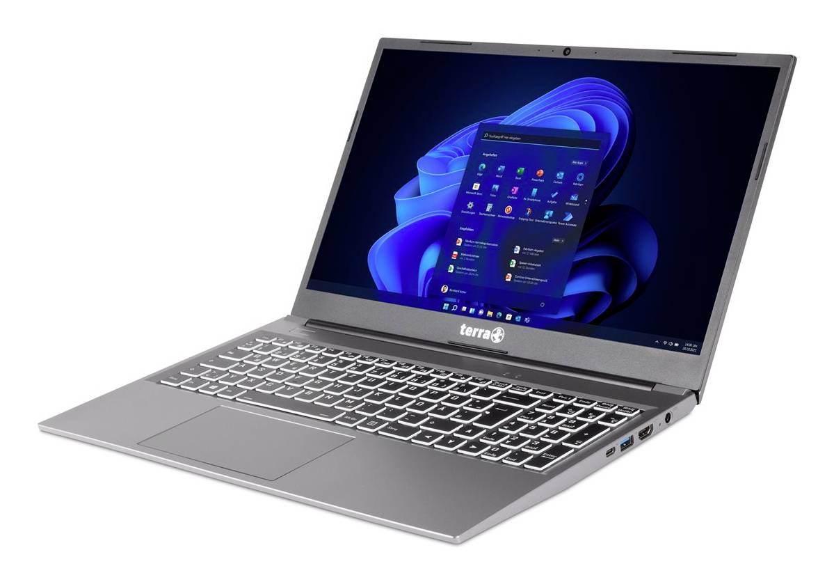 Prenosni računalnik Silver Terra odprt na belem ozadju, ki prikazuje namizje Windows 11 na zaslonu.