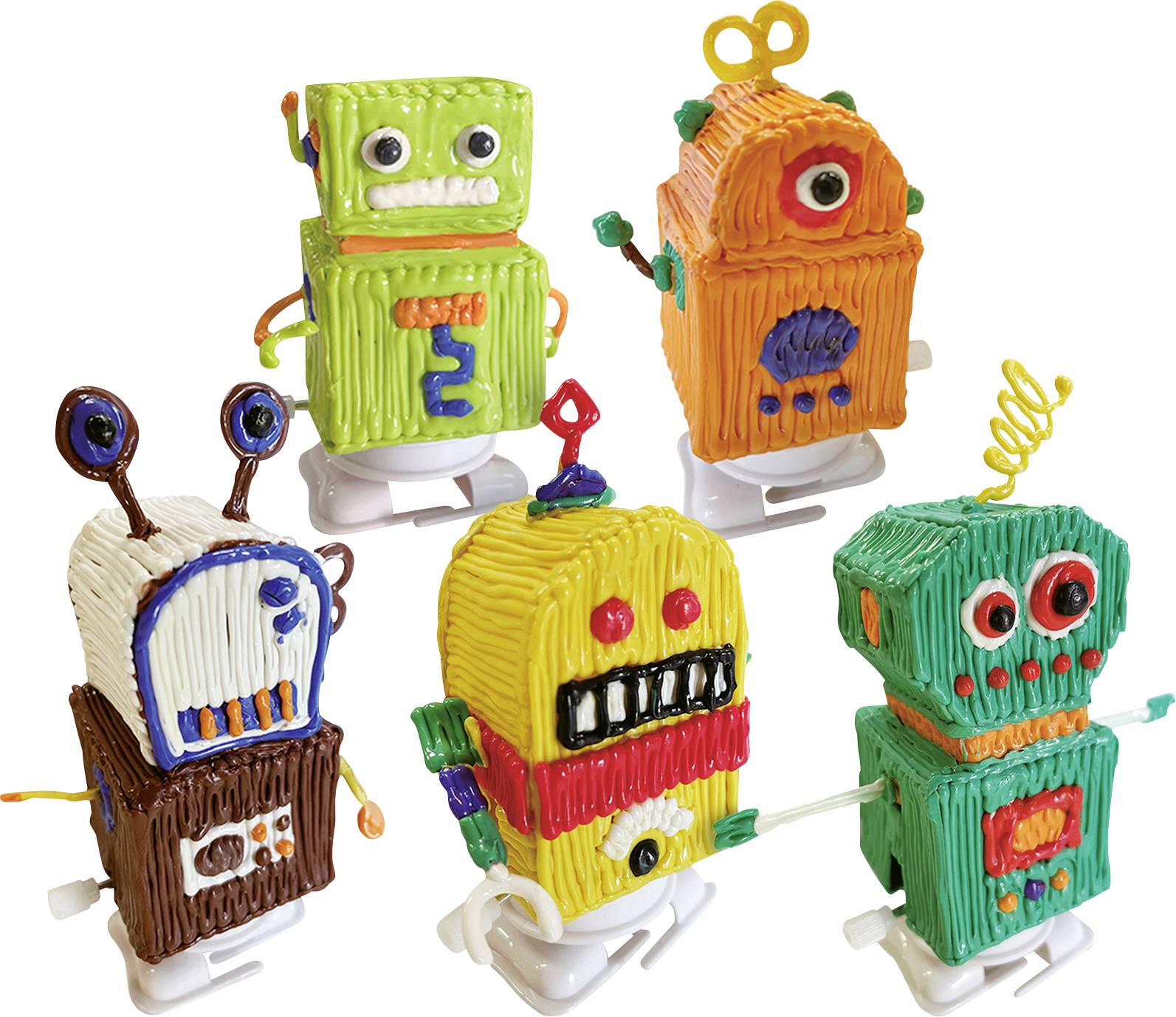 Pet majhnih, barvitih igračnih robotov z nenavadnimi obrazi in navijalnimi vzmetmi, razporejenih skupaj na belem ozadju.