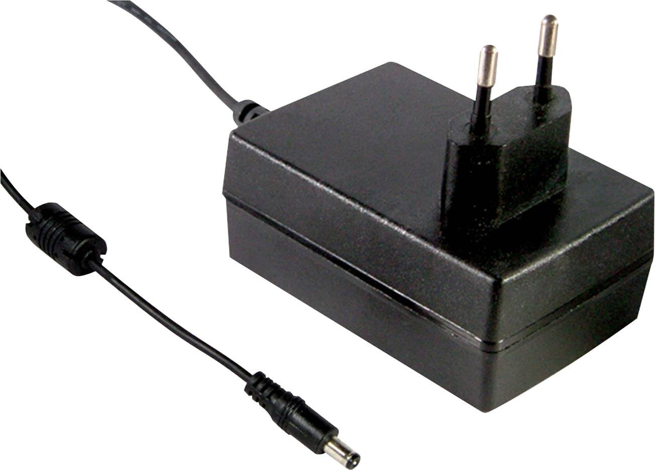 Črni napajalnik z dvema priključkoma in kabelskim adapterjem. Primeren za elektronske naprave.