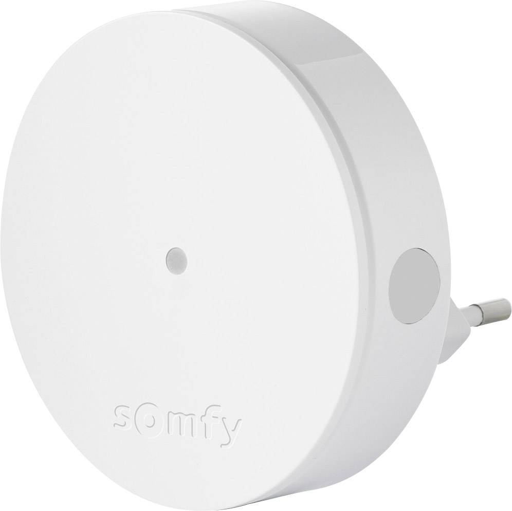Okrogel bel senzor znamke Somfy s priključkom, verjetno pametna naprava za avtomatizacijo doma, na beli podlagi.
