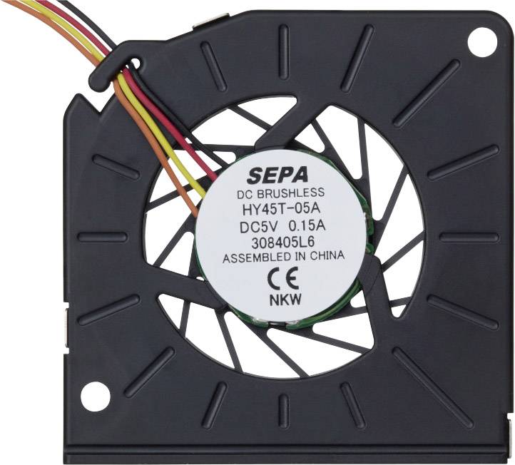 Črni SEPA DC ventilator HY45T-05A, napajanje DC5V, tok 0,15A, montiran na Kitajskem. Nalepka ventilatorja prikazuje tehnične specifikacije.