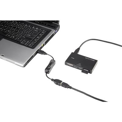 Prenosnik, povezan z zunanjo trdo disk enoto prek USB kabla, prikazuje situacijo prenosa podatkov ali razširitve pomnilnika.