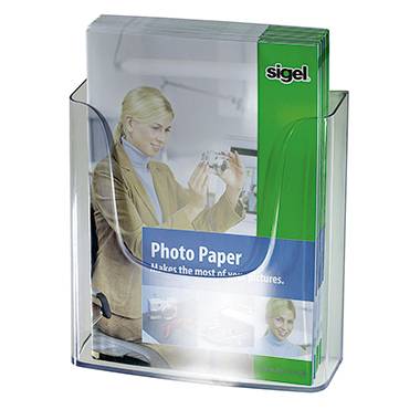 Nosilec prospektov iz prozornega plastičnega materiala, ki vsebuje več brošur z zeleno in belo zasnovo ter besedami 'Photo Paper'.