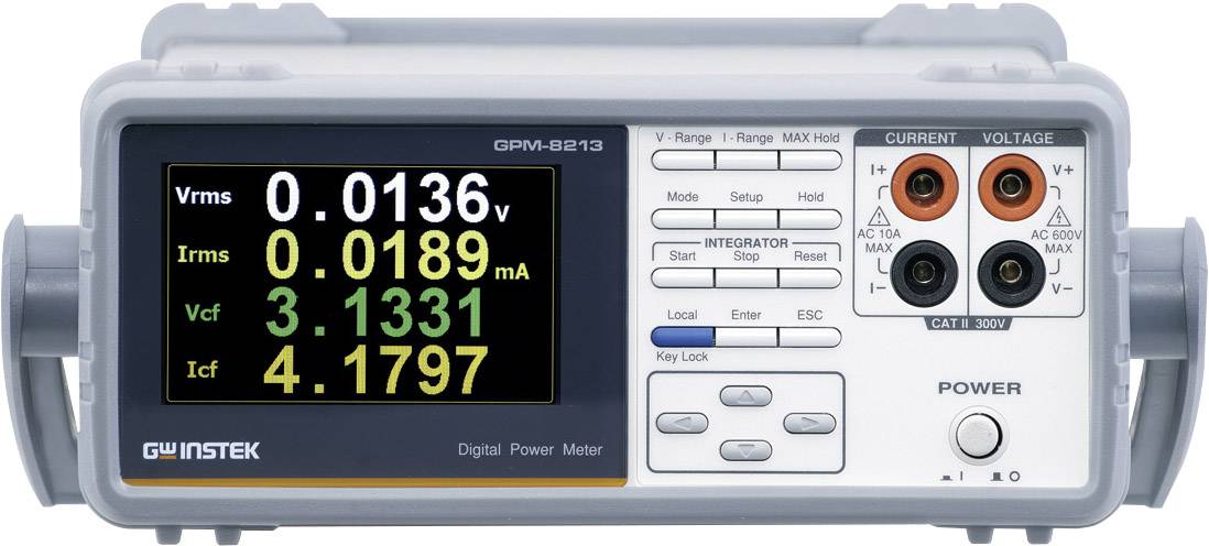 Digitalni merilnik zmogljivosti z zaslonom, ki prikazuje električne meritve kot Vrms, Irms, Vcf in If. Gumbi in priključki so vidni.