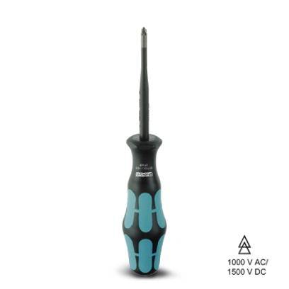 Izvijač s črnim ročajem in modro gumijasto oblogo. Primeren za 1000 V AC/1500 V DC.