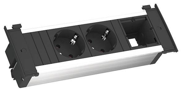 Črn vtičnični modul z dvema priključkoma za elektriko in prosto odprtino za dodatne module.