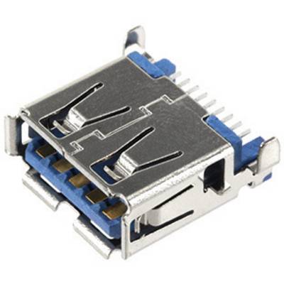 USB 3.0 Micro-vtič, srebrne barve z modrimi poudarki, prikazuje priključke in kovinasto strukturo.