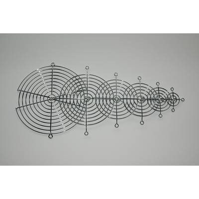 Spiralasta kovinska mreža, sestavljena iz več medseboj povezanih krogov različnih velikosti, visi na steni.