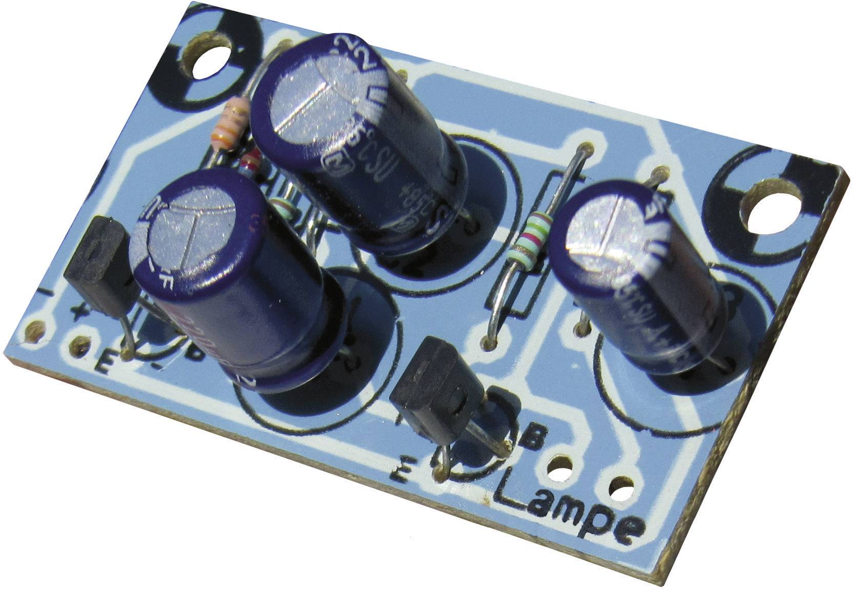 Elektronsko vezje z upori in kondenzatorji na tiskanem vezju, označenem z napisom "Lampa".