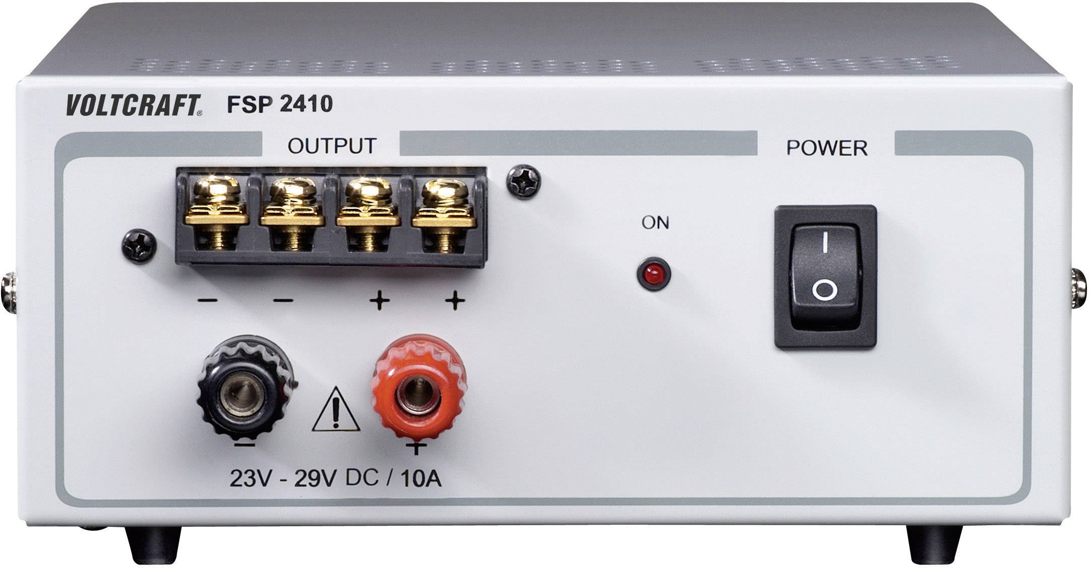 Napajalna enota Voltcraft, model FSP 2410, z nastavljivo enosmerno napetostjo od 23V do 29V in maksimalno tokovne jakosti 10A. Stikalo za vklop/izklop na desni strani.