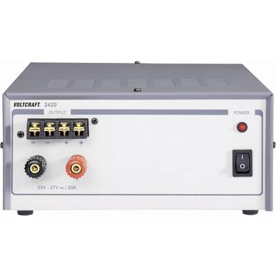 Napetostni vir VOLTCRAFT 2420 z izhodom 23V-27V in 20A, rdeče in črne vtičnice, stikalo za vklop/izklop na desni strani.