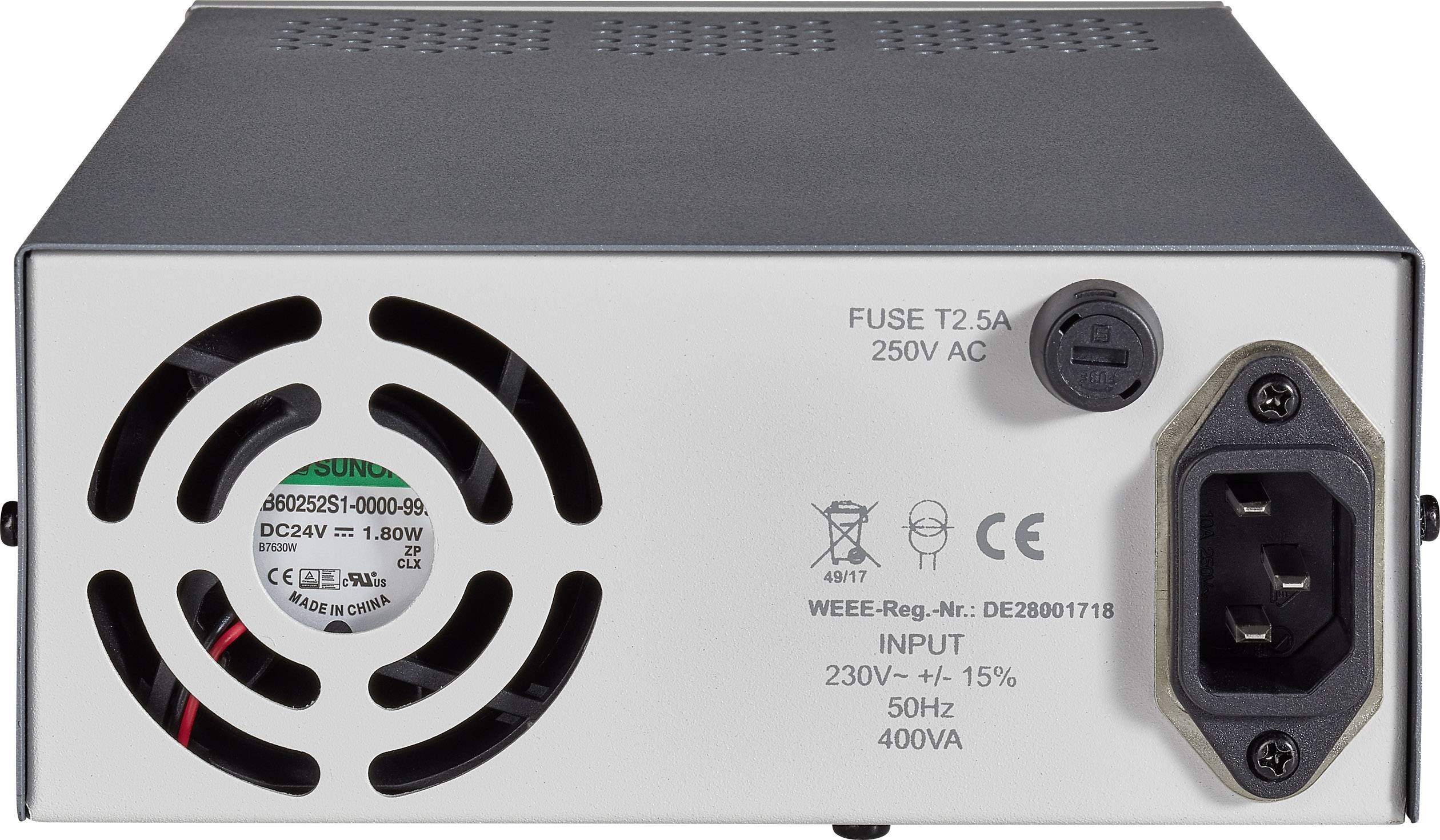 Pogled od zadaj na napajalnik z ventilatorjem in napajalni priključek. Oznake prikazujejo varovalko T2,5A, 230V AC, 50Hz, 400VA in druge tehnične podrobnosti.