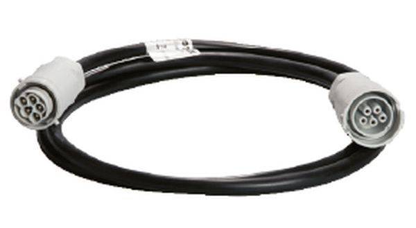 Črn polnilni kabel z dvema velikima vtičema na koncih, primeren za polnjenje električnih vozil.