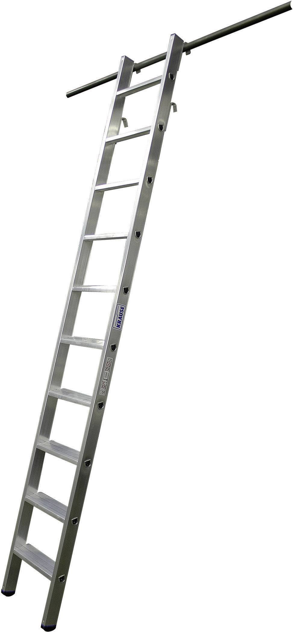 Aluminijasta lestev je naslonjena ob steno. Ima več prečk in je primerna za dela na višini.