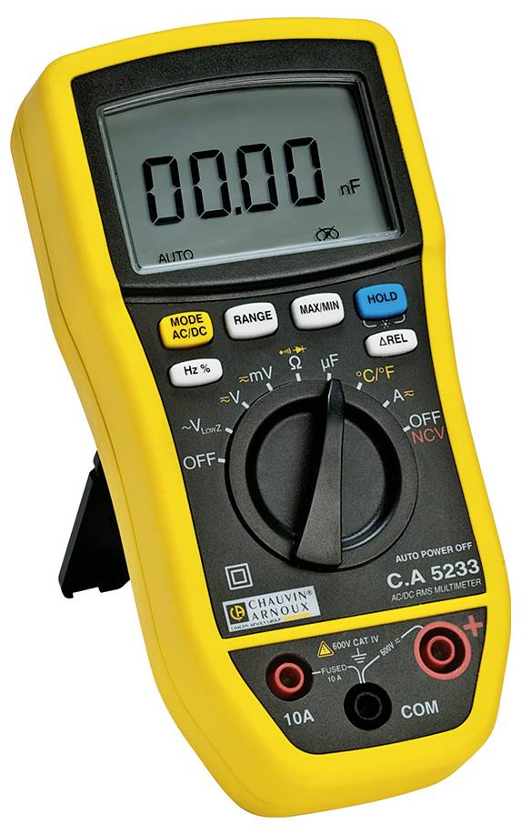Elektriskt digitalt multimeter med gult hölje, svart väljare för olika mätfunktioner, display visar '00.00 nF'.