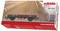 Modultågslåda med en låg godsvagn. Innehåller märkningen "Märklin Start Up" och produktnumret "Art. 4423". Bakgrunden visar tågspår.