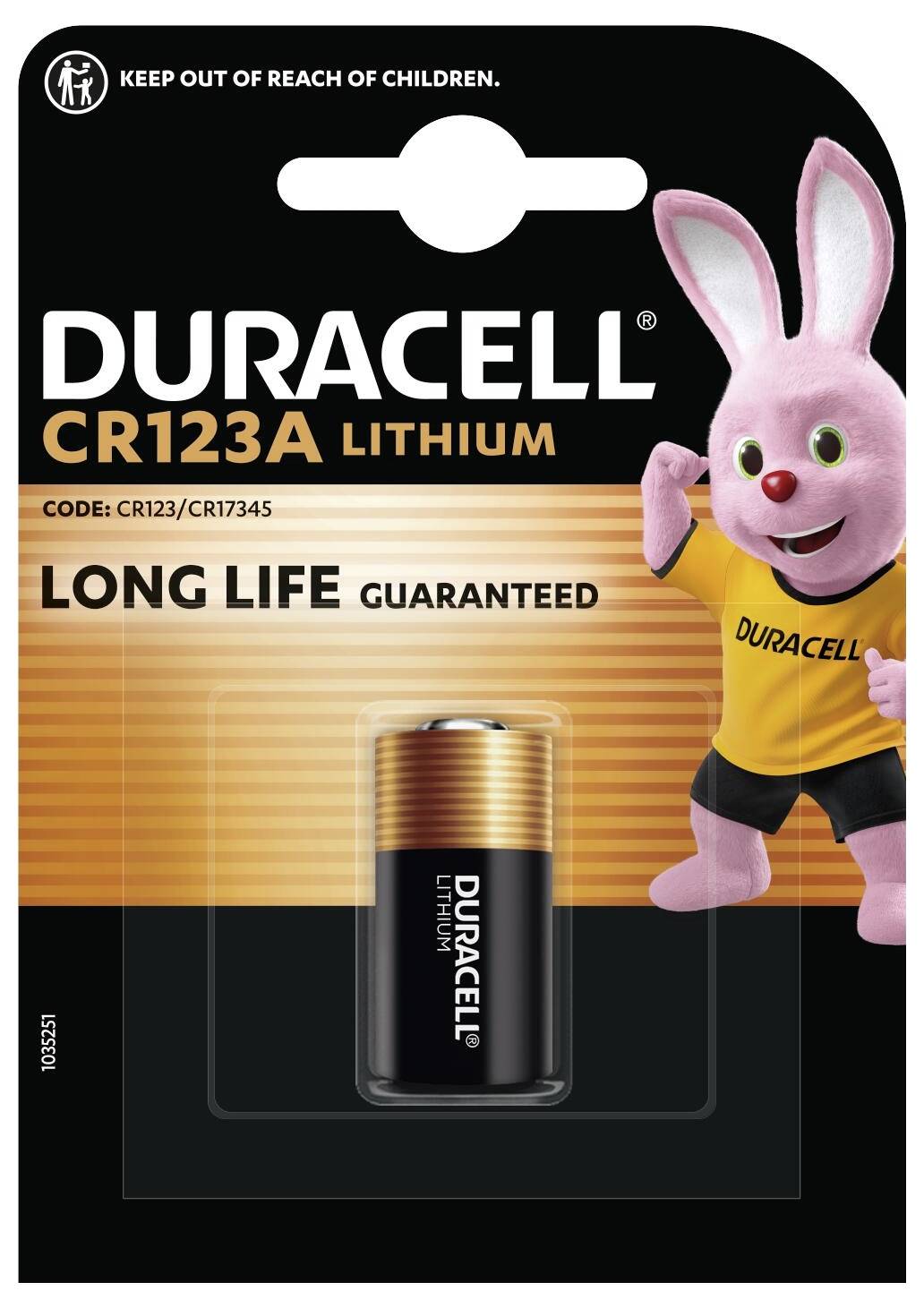 Duracell CR123A litiumbatterpaket med rosa kanin-maskot. Text "Långt liv garanterat" och varning "Håll utom räckhåll för barn".