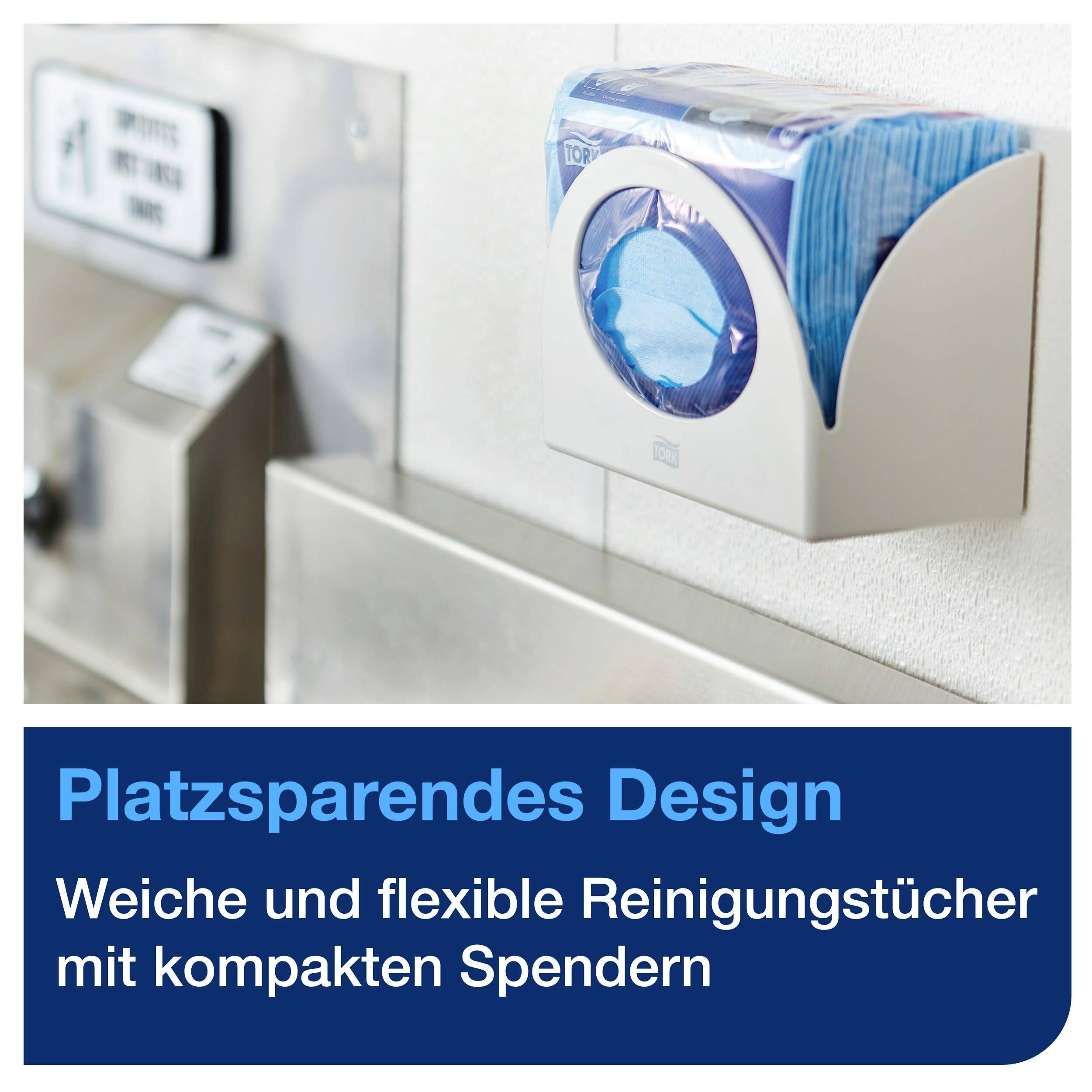 En kompakt dispenser för rengöringsdukar på en vägg. Text i bilden: 'Platsbesparande design. Mjuka och flexibla rengöringsdukar med kompakta dispensrar'.