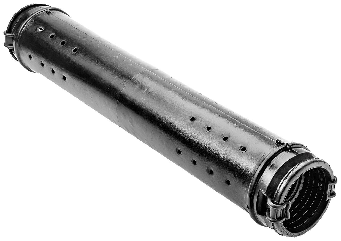 Ett svart, avlångt plasttrör med hål och förslutningar i båda ändar, sannolikt ett ventilations- eller avloppsrör.