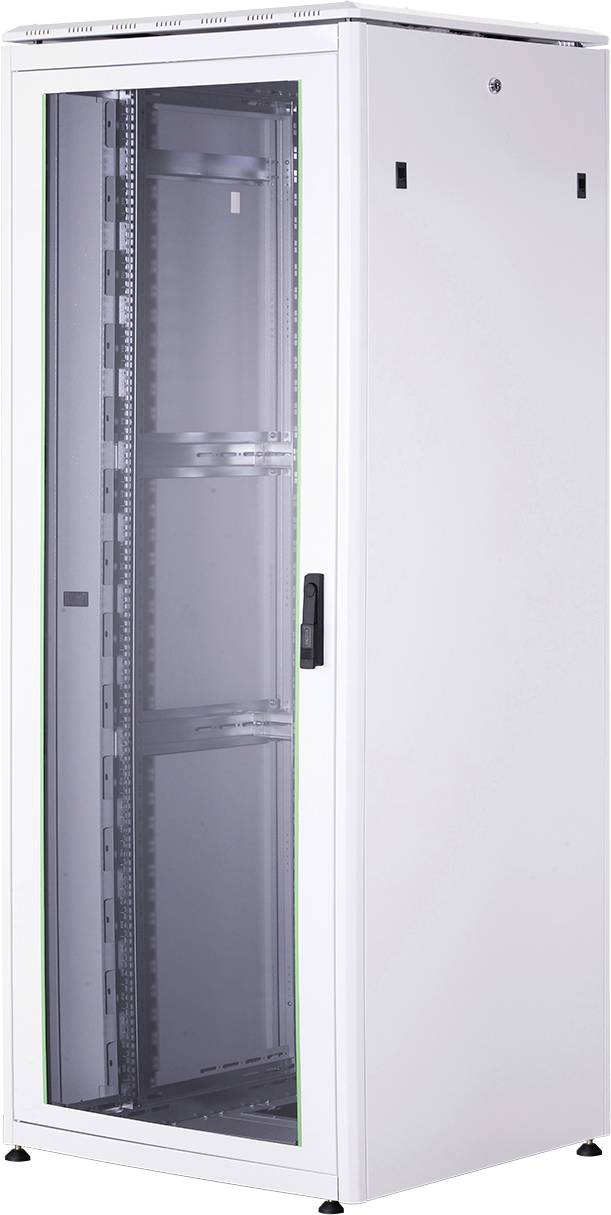 Ett tomt, stående nätverksskåp med glasdörr och metallram. Idealiskt för förvaring av serverutrustning i IT-anläggningar.