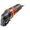 Ett elektriskt multiverktyg i svart och orange, fotograferat från sidan. Varumärkelogotypen 'Black & Decker' synlig.