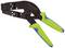 Verktyg med blå och gröna handtag för klippning eller grip med två käftar, avbildat på vit bakgrund.