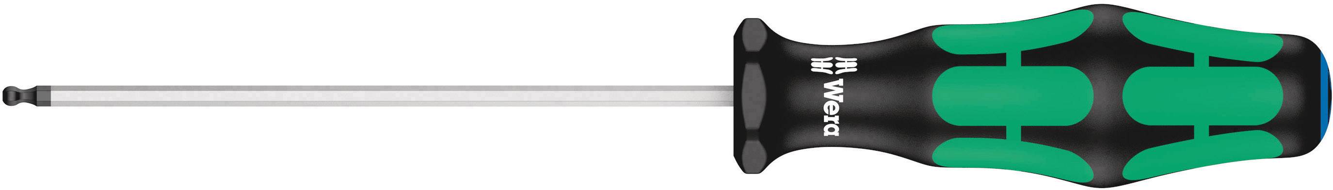 Skruvmejsel med ergonomiskt handtag i svart och grönt, varumärket 'Wera' tryckt på handtaget, lång metallisk skaft.